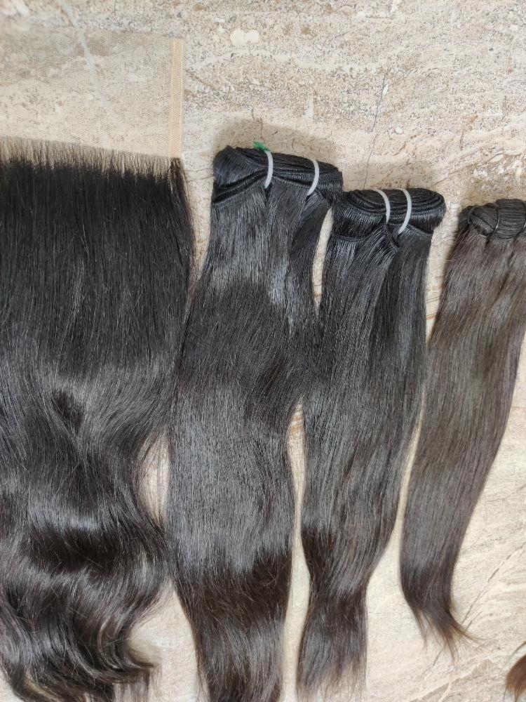 Natural Straight Human Hair Bundles with Closure